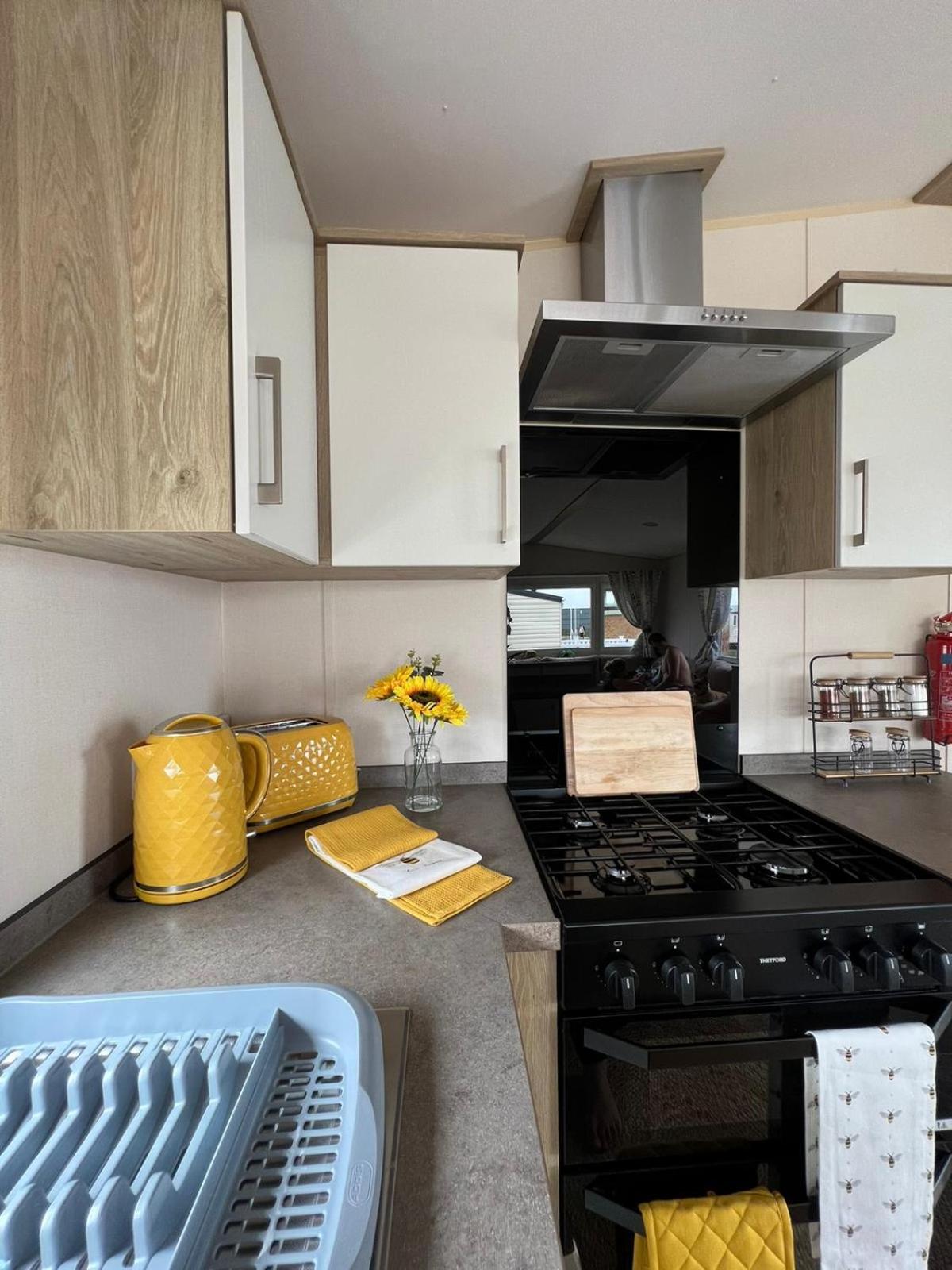 Luxurious Three Bedroom Caravan Jaywick Sands Екстер'єр фото
